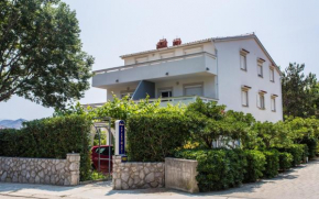Отель Apartments Kraljić I  Башка